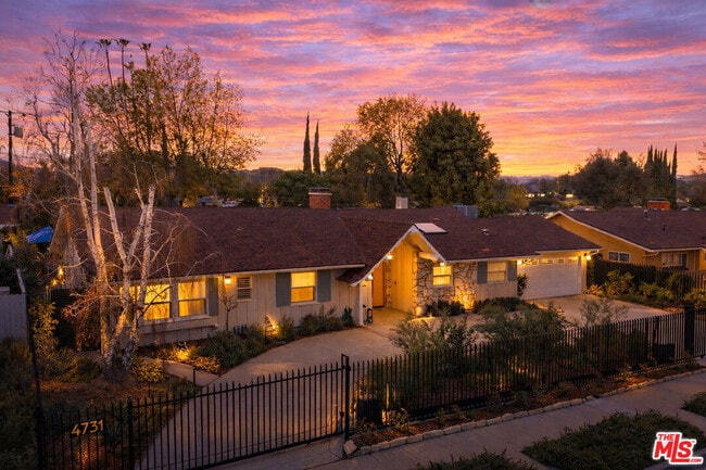 Building Photo - 4731 Deseret Dr