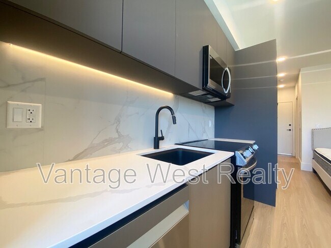 Photo - 720-720 K. L. O. Rd