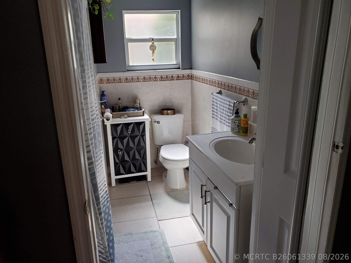 Photo - 415 NE 8th Ave