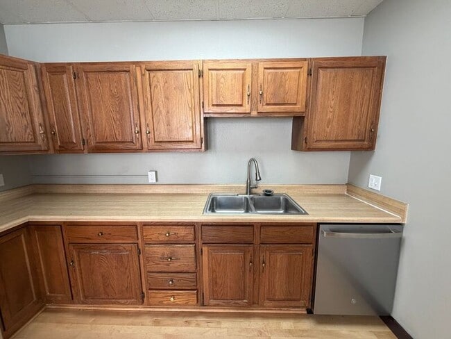 Photo - 5402 S 77th St Unit #8