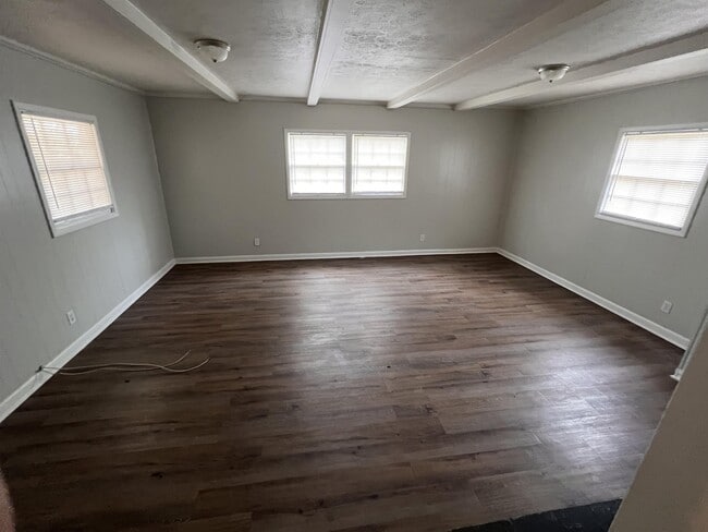 Photo - 106 Whiteoak Cir