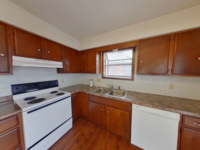 Photo - 616 Richmond N