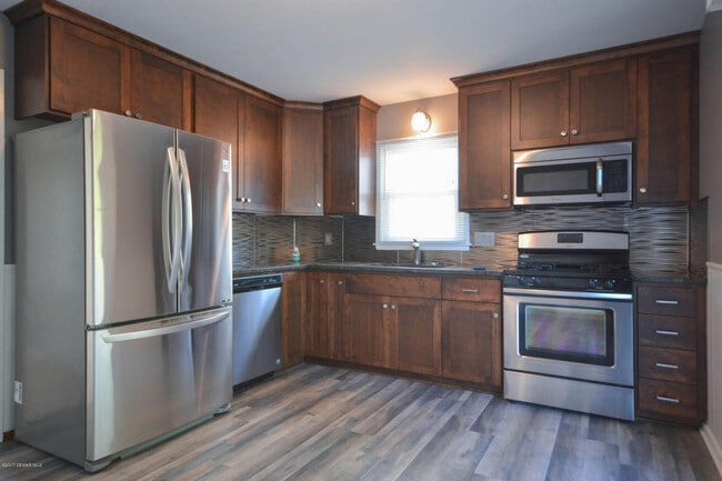 Photo - Cape Cod style home - completely updated throughout!