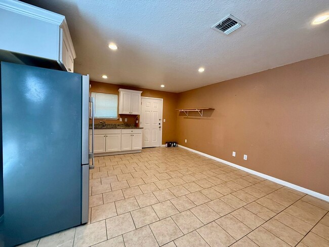 Photo - 3107 W Travis St