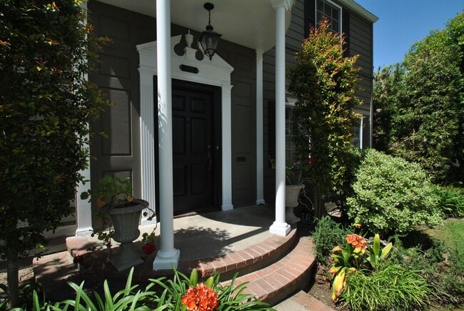 Photo - Stunning Colonial Revival in Bixby Knolls