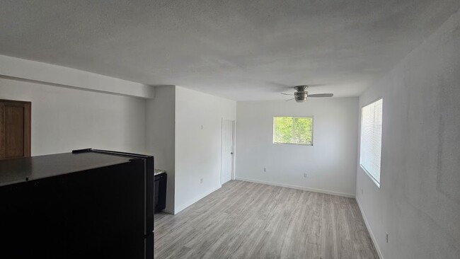 Building Photo - 500 32nd St