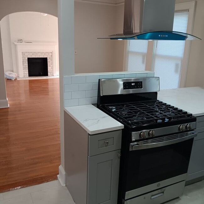 Photo - 246 Mathewson Pl SW