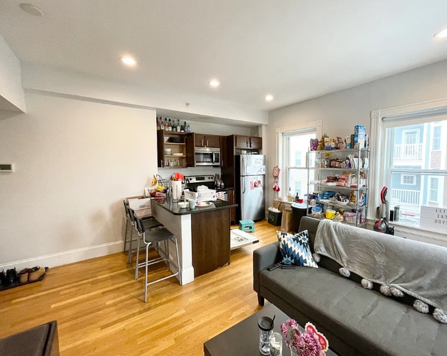 Building Photo - 15 Burney St Unit 32D