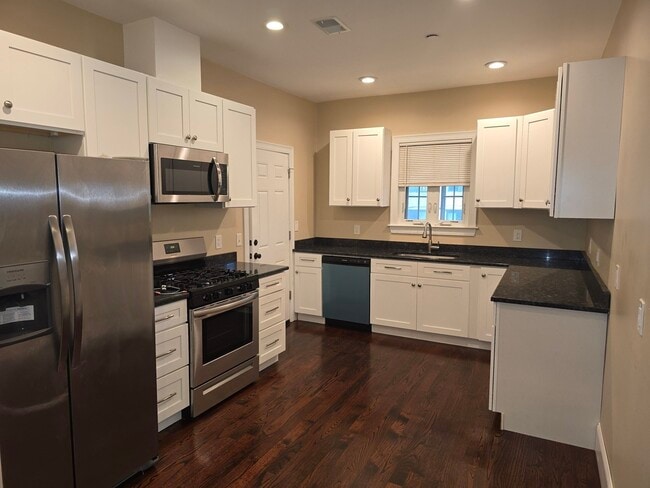 21 Brookledge St Unit 2R