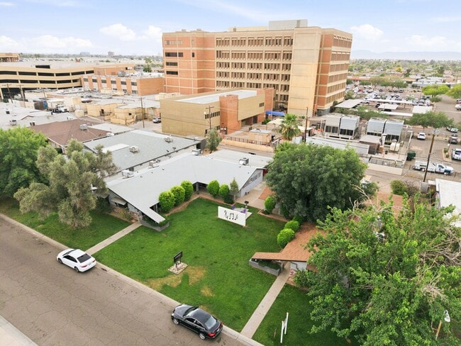 Building Photo - 1 bed 1 bath with storage unit