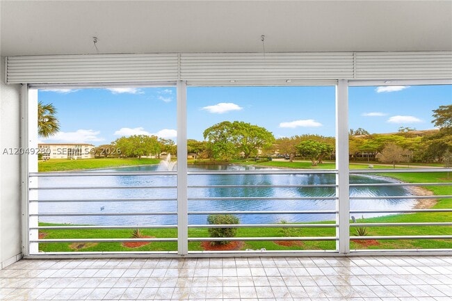 Building Photo - 4301 Martinique Cir Unit H2