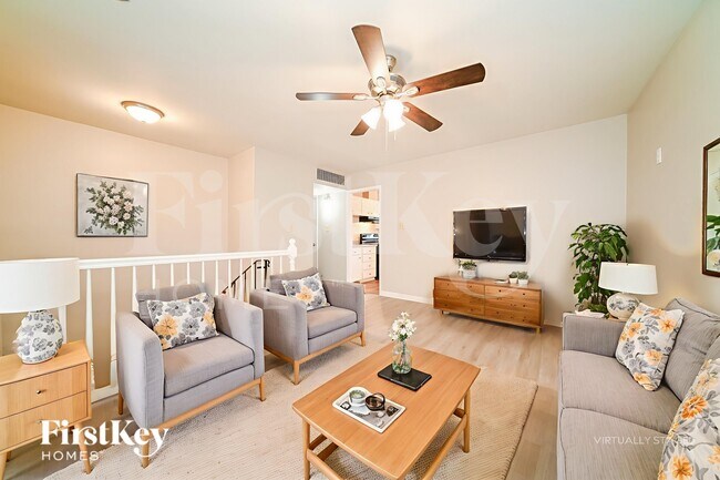 Photo - 342 Roxbury Dr