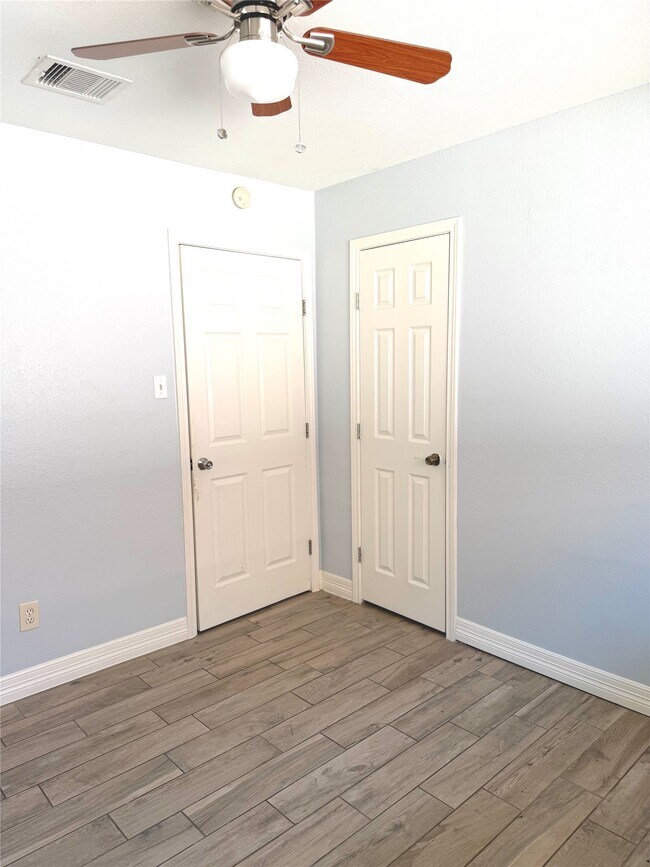 Photo - 954 Crestbrook Dr