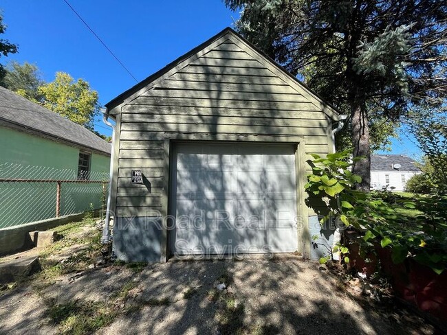 Photo - 144 Niagara Ave