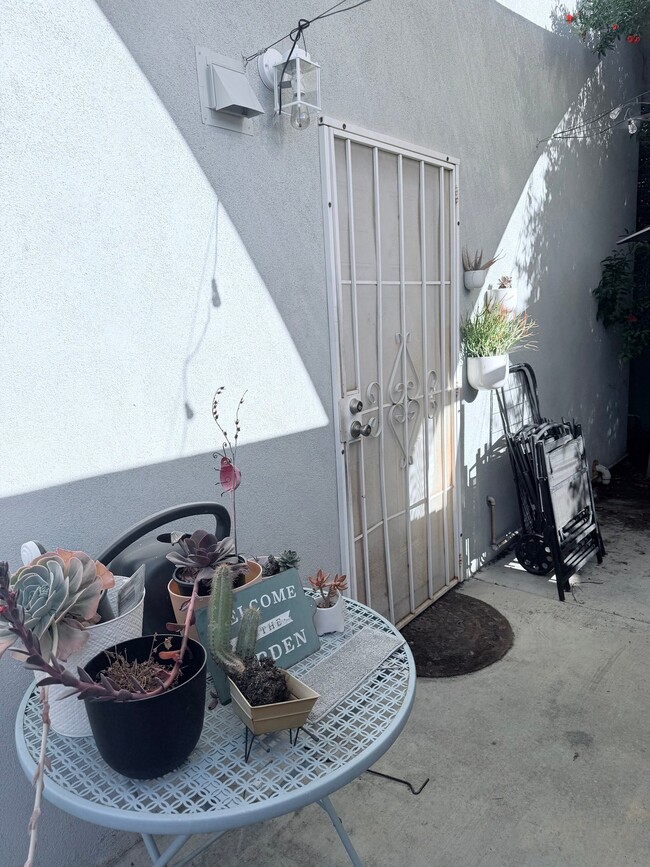 Building Photo - 6602 Gramercy St