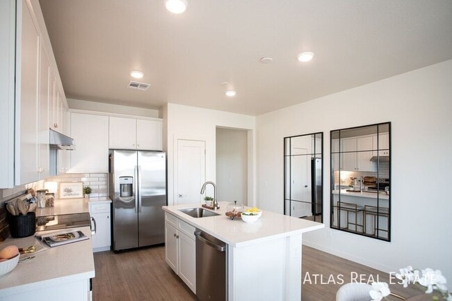 Photo - 1112 W Villa Theresa Dr