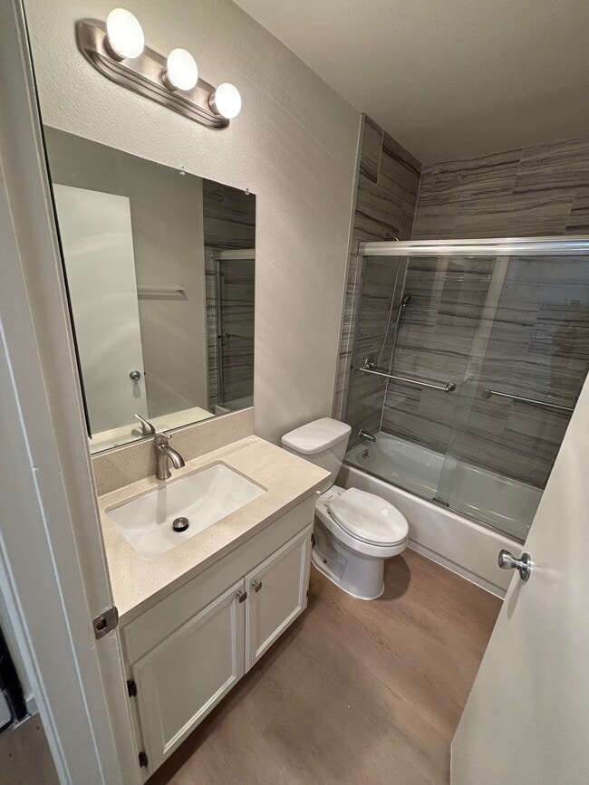 Photo - 846-854 S Berendo St