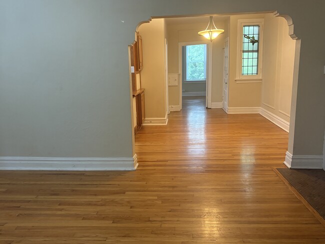 Living space - 7222 Forsyth Blvd Unit 1