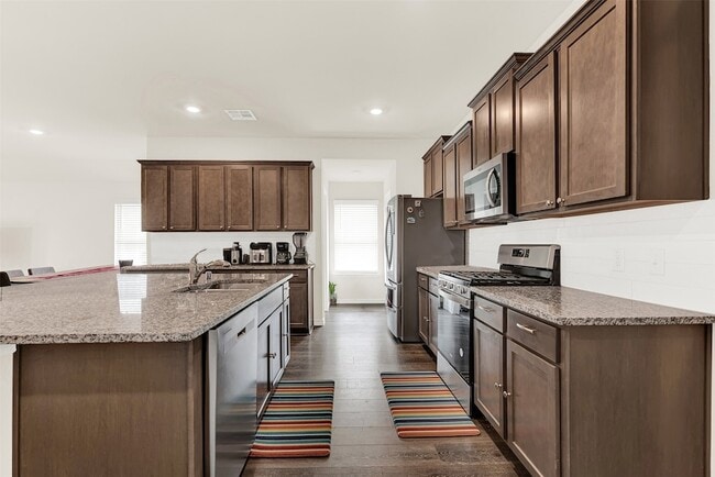 Photo - 720 Willow View Way