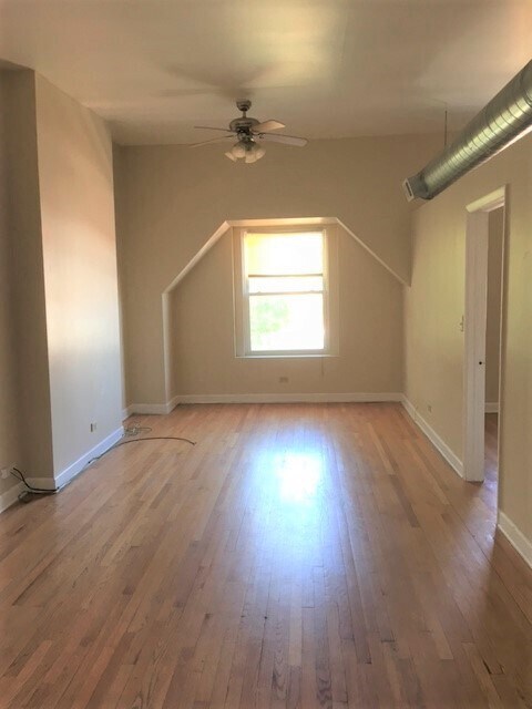 Photo - 2337 N Bosworth Ave Unit 3