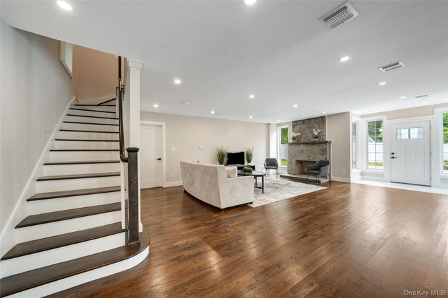 Photo - 390 E Main St