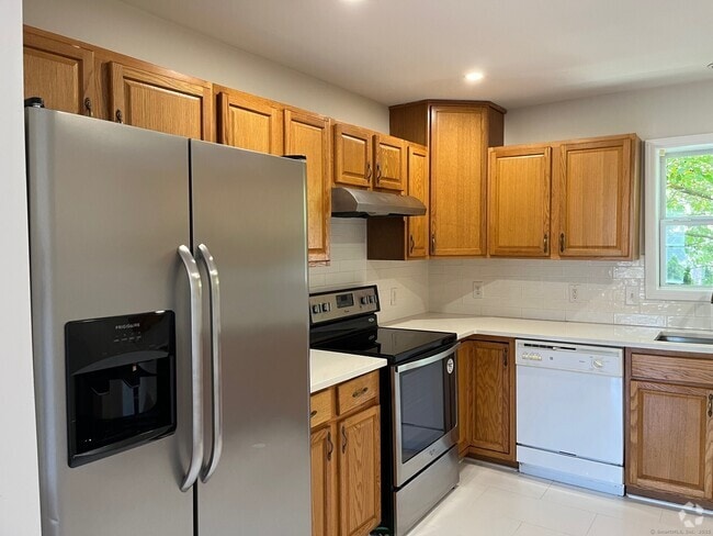 Building Photo - 15 Ferris Ave Unit APT A