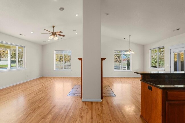 Photo - 6400 Rogue River Dr