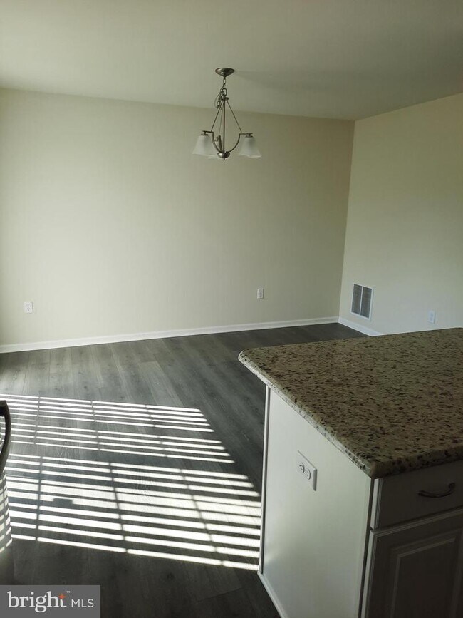 Photo - 939 Admiral's Quay Dr