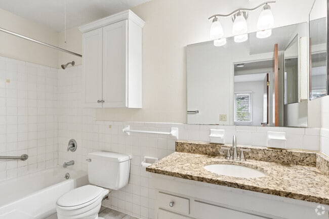 2BR, 1BA - 875SF - Bathroom