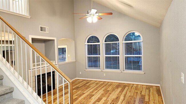 Photo - 17237 Tobermory Dr