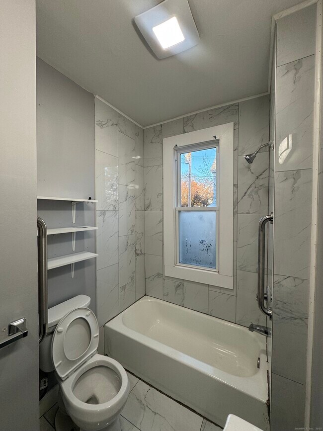 Photo - 199 English St Unit 1