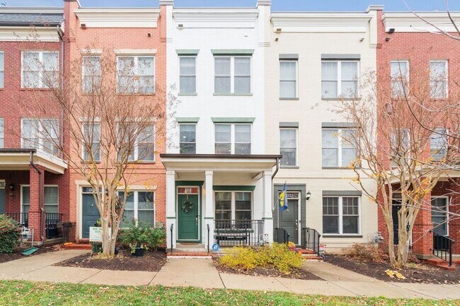 Photo - 604 Regent Pl NE