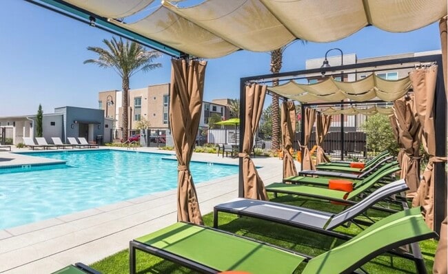 Photo - 980 N Tangent Privado Unidad 303