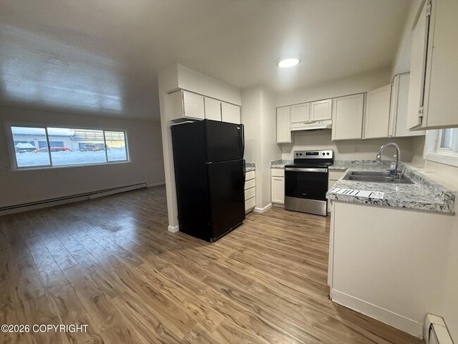 Building Photo - 441 N Flower St