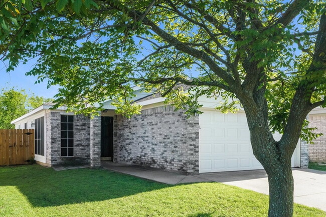 1104 Driftwood Ln