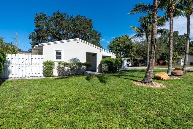 Building Photo - 1121 SW 18th Ct Rental