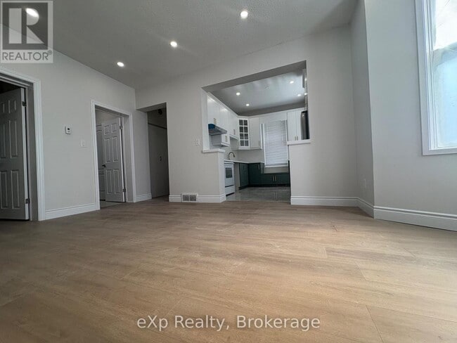 Photo - 160 Nelson St