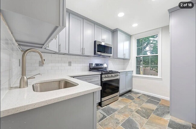 Building Photo - 120 Beach St Unit 2fl