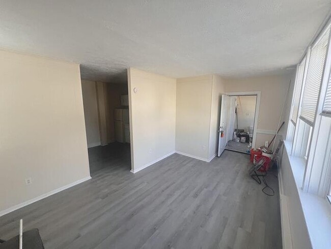 Photo - 116 W B St