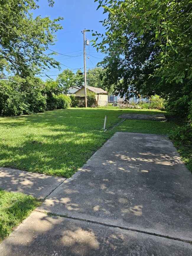 Photo - 619 E Young St
