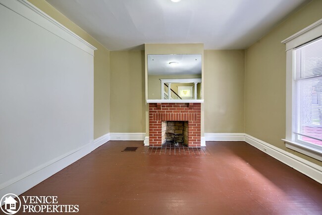 Photo - 34 W Oakland Ave