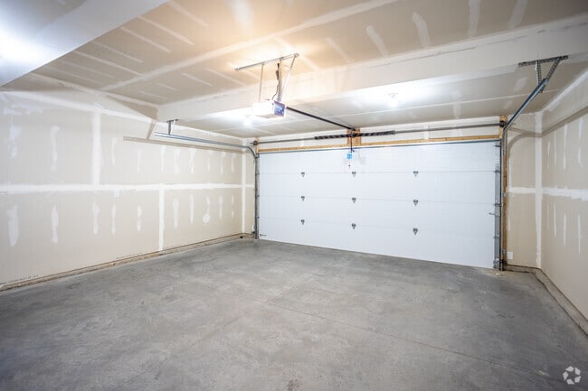 3BR, 2.5BA - 1,500 SF