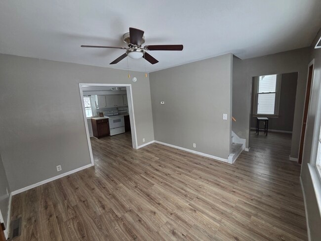 Sala de estar - 418 W Lima St