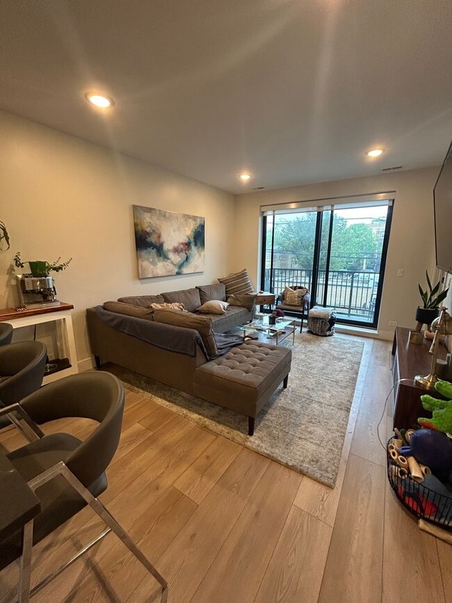 Photo - 1646 W Belmont Ave Unit #204