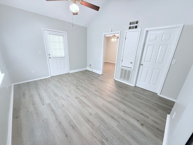 Photo - 2/2 House 1 mile from campus and the square