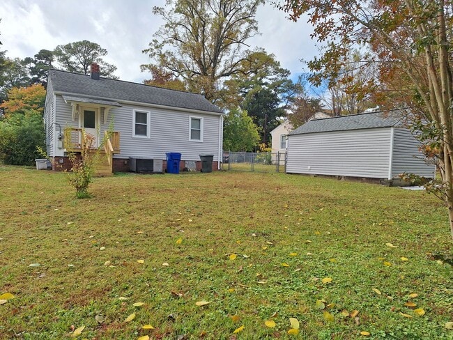 Photo - 10 Commodore Dr