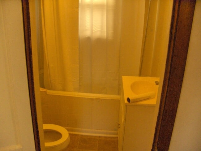 Photo - 935 Dousman St