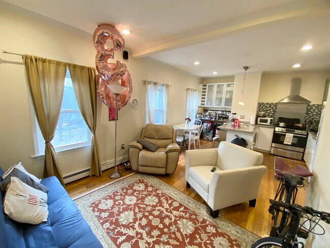 Photo - 174 Bolton St Unidad 1