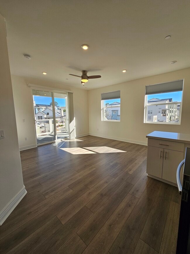 Photo - 925 Madonna Rd Unidad 201