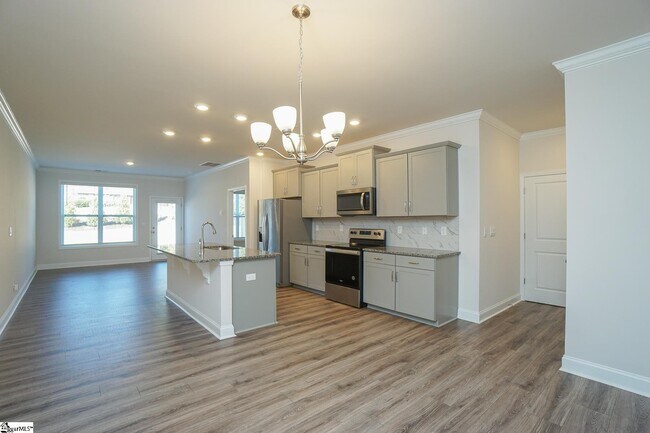 Photo - 204 Reynard Trl